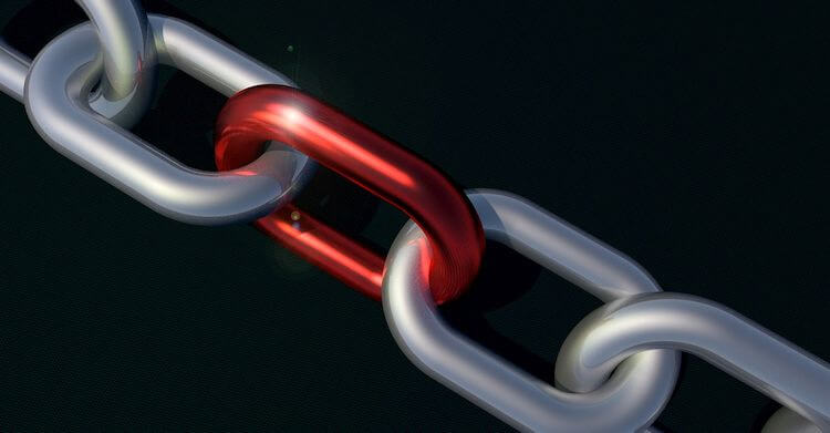 chain with one red link